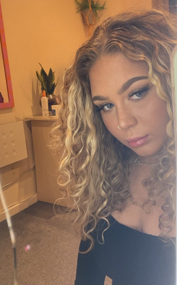 AliGoddesss's tweet photo. Reminding you bitches of how gorgeous and superior I am, pretty, bratty and powerful 😌
Get on your fucking knees and simp, pup 

- findom findomUK femdom finD paypig loser bitch sissy cuck feet foot fetish humiliation degrading goddess - https://t.co/R0Z8glZ353