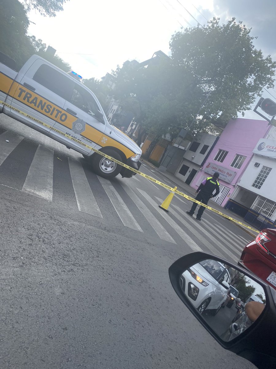 raulpco's tweet photo. Eje 3 Baja California cerrado a la altura de Monterrey TOME PRECAUCIONES @retioDF @NoticiasImagen @trafico889 @WRADIOMexico @Radio_Formula @RadioCentroMX @radioredam https://t.co/2vbUK5WCIN
