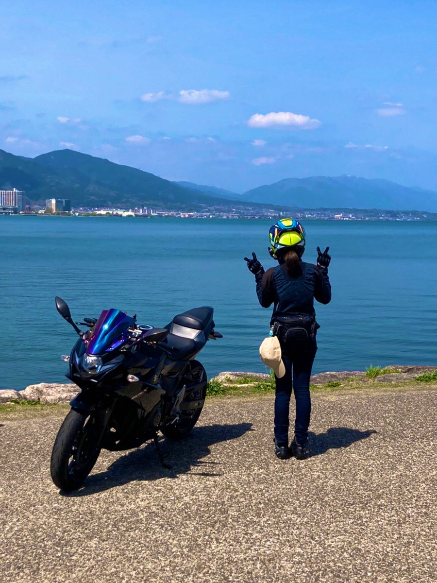 GSX250R_chiha's tweet photo. 気まぐれで更新！
#バイク乗りとして軽く自己紹介
年齢:20代
性別:♀
住み:関西
車種:GSX250R 黒
足つき:轍とかあったら着かない💦
好き:甘いもの、お酒
嫌い:ガタガタ道、虫
一言:知識も技術も未熟やけど、バイクが好きです！
#バイク乗りと繋がりたい https://t.co/FQxkt5SeXP