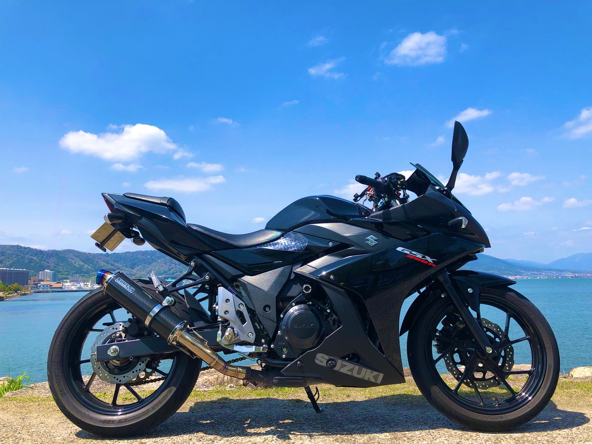 GSX250R_chiha's tweet photo. 気まぐれで更新！
#バイク乗りとして軽く自己紹介
年齢:20代
性別:♀
住み:関西
車種:GSX250R 黒
足つき:轍とかあったら着かない💦
好き:甘いもの、お酒
嫌い:ガタガタ道、虫
一言:知識も技術も未熟やけど、バイクが好きです！
#バイク乗りと繋がりたい https://t.co/FQxkt5SeXP