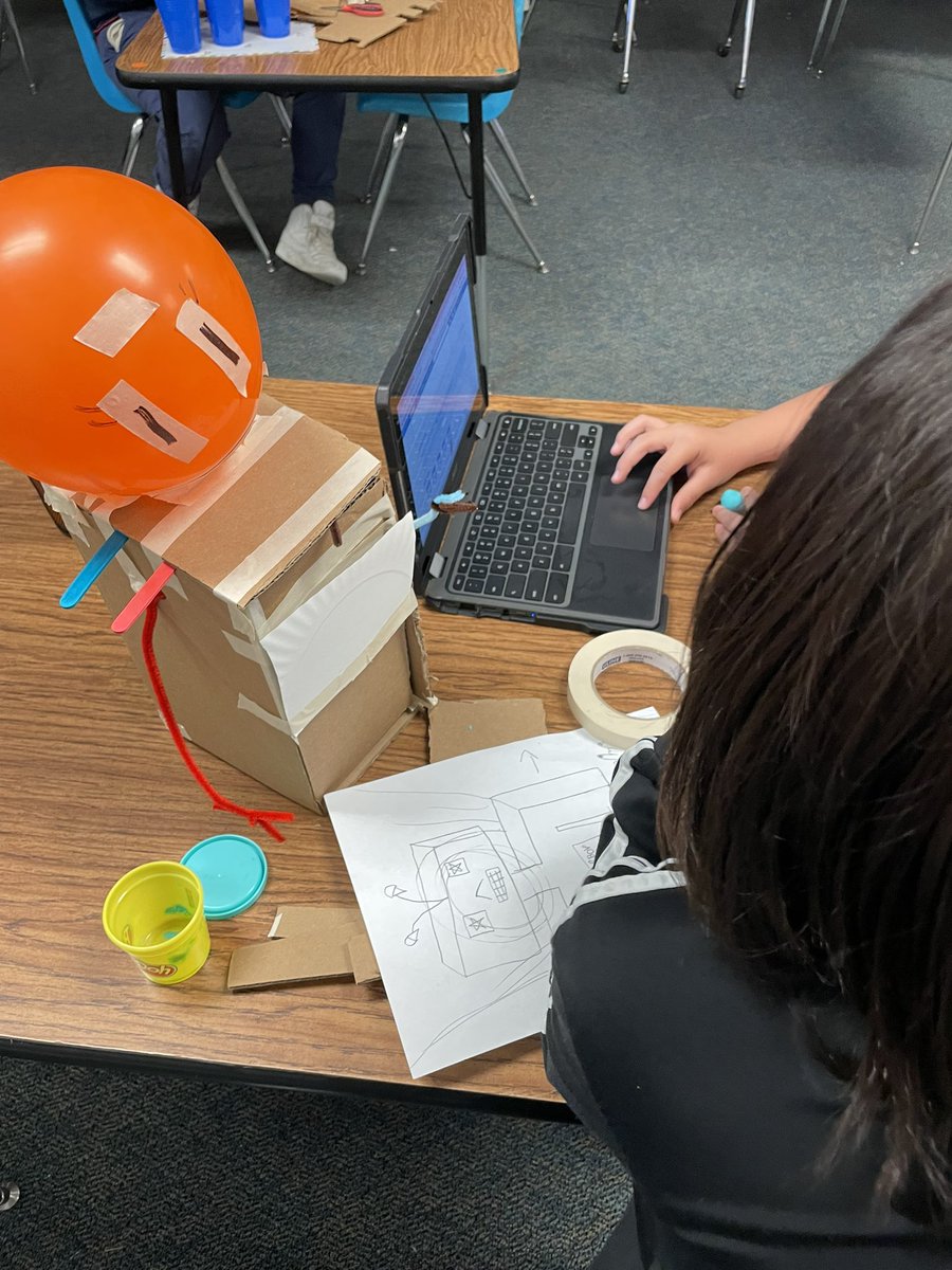 ArellanoTeach's tweet photo. 4th graders coding sounds to their robots using Scratch and Makey Makeys! So much fun! #Coding #Circuits #makeymakeys #TheSchulzeExperience @Enrichment_IISD https://t.co/y1xdklBurM