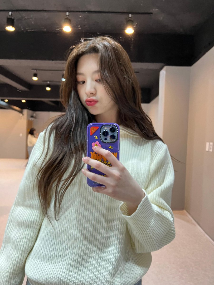 stayg_saeun's tweet photo. SELCA FOR ALL! https://t.co/odElP97XwO