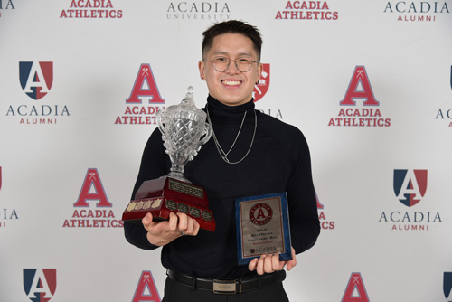 AcadiaAthletics's tweet photo. 👏 Congrats to @AcadiaSwimming Elyott Chang &amp; @AU_CrossCountry Sarah Lavallée (not pictured) who were named the Rev. Dr. Roger Prentice Citizen Award winners 👏

Awarded to those who exemplify the attributes that we value &amp;
 encourage in all of our student athletes

#AcadiaProud https://t.co/aDDNbhzpTr