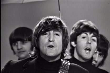 freefmworld's tweet photo. 1965 estudios EMI, #TheBeatles graban nueva canción de #JohnLennon: #help! El tema no sólo se convirtió en un clásico universal,sino significó una evolución para la banda. #lennon describió la inspiración: “I was fat and depressed and I was crying out for help”.   #freefmrock https://t.co/LLBRky26bu