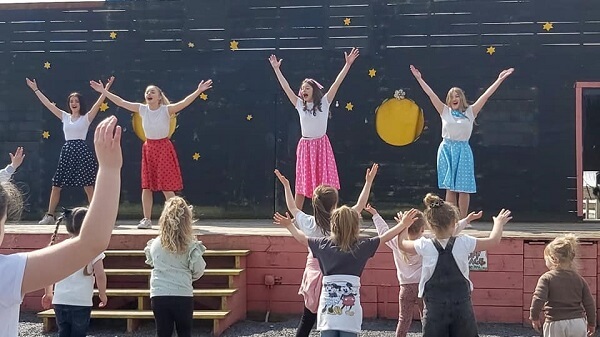 applejacksfarm's tweet photo. Open this bank holiday! 🌞Come see Apple Jack and friends for fun on HUGE jumping pillows, ziplines, ball blaster, disco shows, tractor rides and SO much more! Plus join our Easter egg hunt for a chance to win free tickets!
Book tickets now! - https://t.co/dJKsiCpOJE https://t.co/JrAy2ptLXK