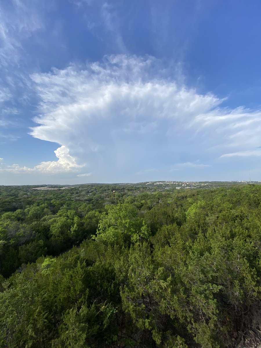 Crazy clouds looming over North Austin. #txwx <a href="/ReedTimmerAccu/">Reed Timmer (parody)</a> <a href="/ryanhallyall/">Ryan Hall, Y’all</a>