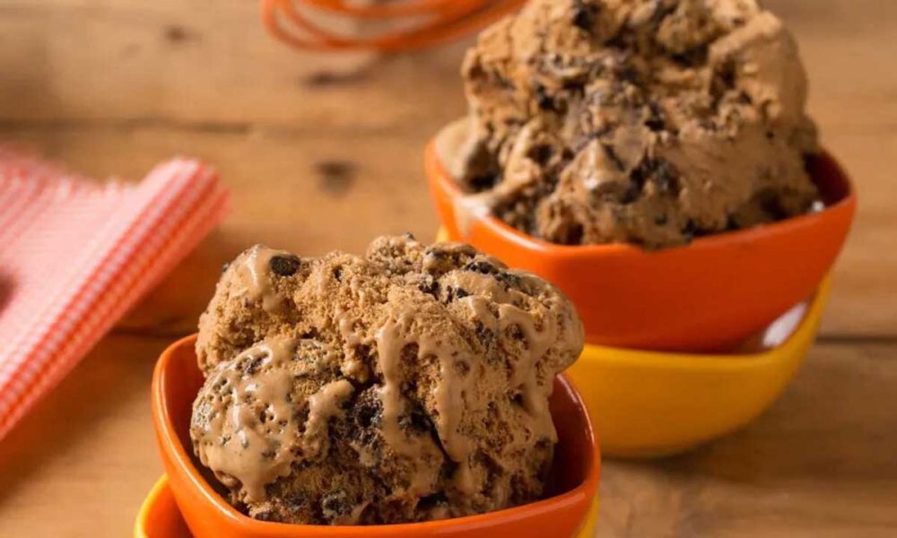 labrujula24's tweet photo. Día Internacional del Helado: ¿Cuál es el gusto favorito de los argentinos? https://t.co/yrF05weFIN #Afadhya #helado #heladomáspedido https://t.co/IiOYoHgyo0