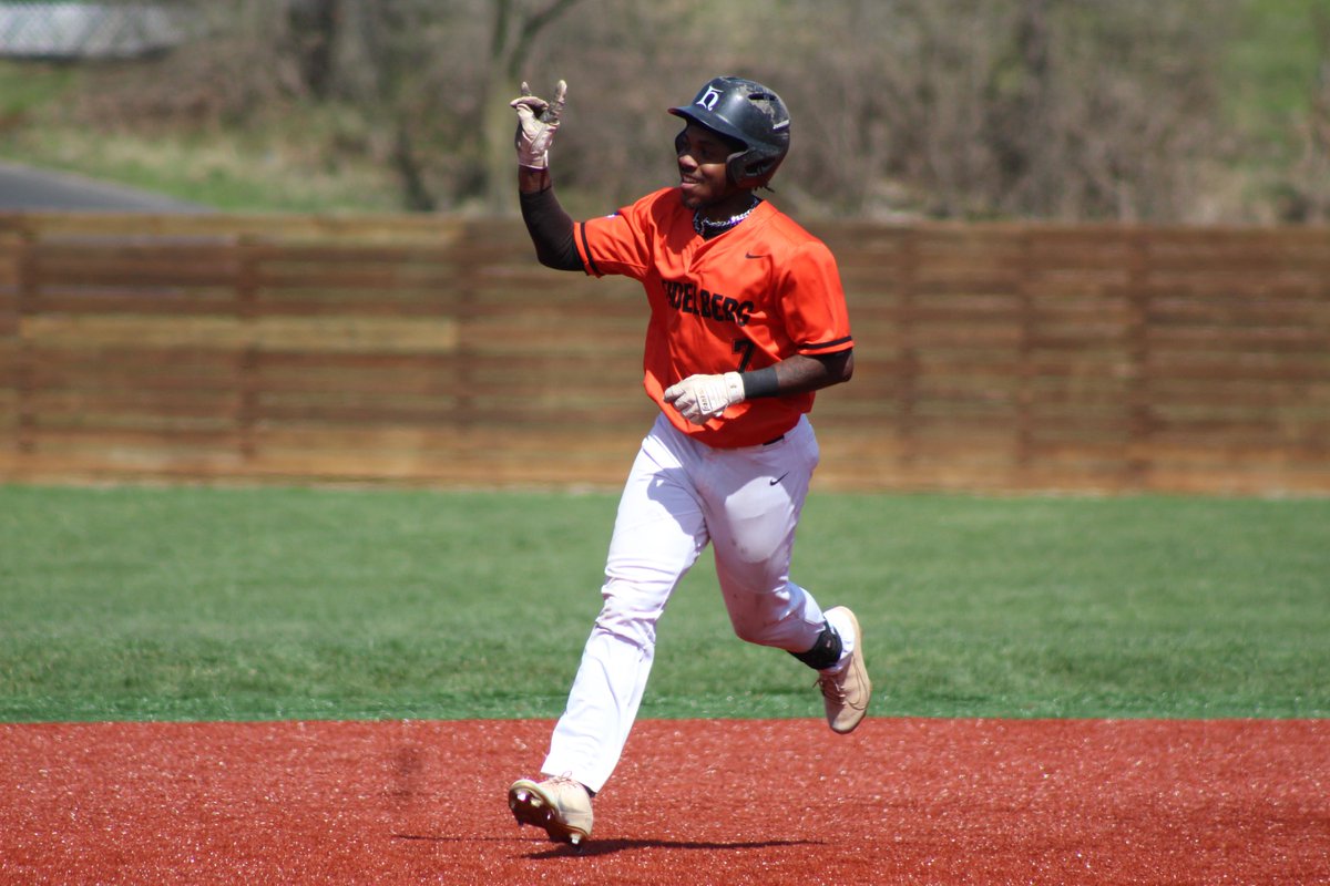 BergAthletics's tweet photo. Camden Yard: Farley belts three HRs as Berg Baseball splits with No. 9 Baldwin Wallace ... RECAP: https://t.co/TEGxl9QOrX https://t.co/Pi5cXRmHFc