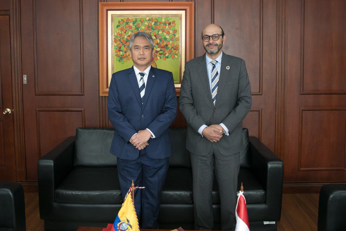 LuisVayasEc's tweet photo. Hoy, con el embajador de Indonesia 🇮🇩 en Ecuador, Agung Kurniadi, revisamos temas de la relación bilateral, comercio exterior, apoyo de candidaturas en el sistema de @ONU_es
El embajador felicitó la labor del Ecuador en la asistencia a los ecuatorianos que salieron de Ucrania. https://t.co/PKH6AONXP1