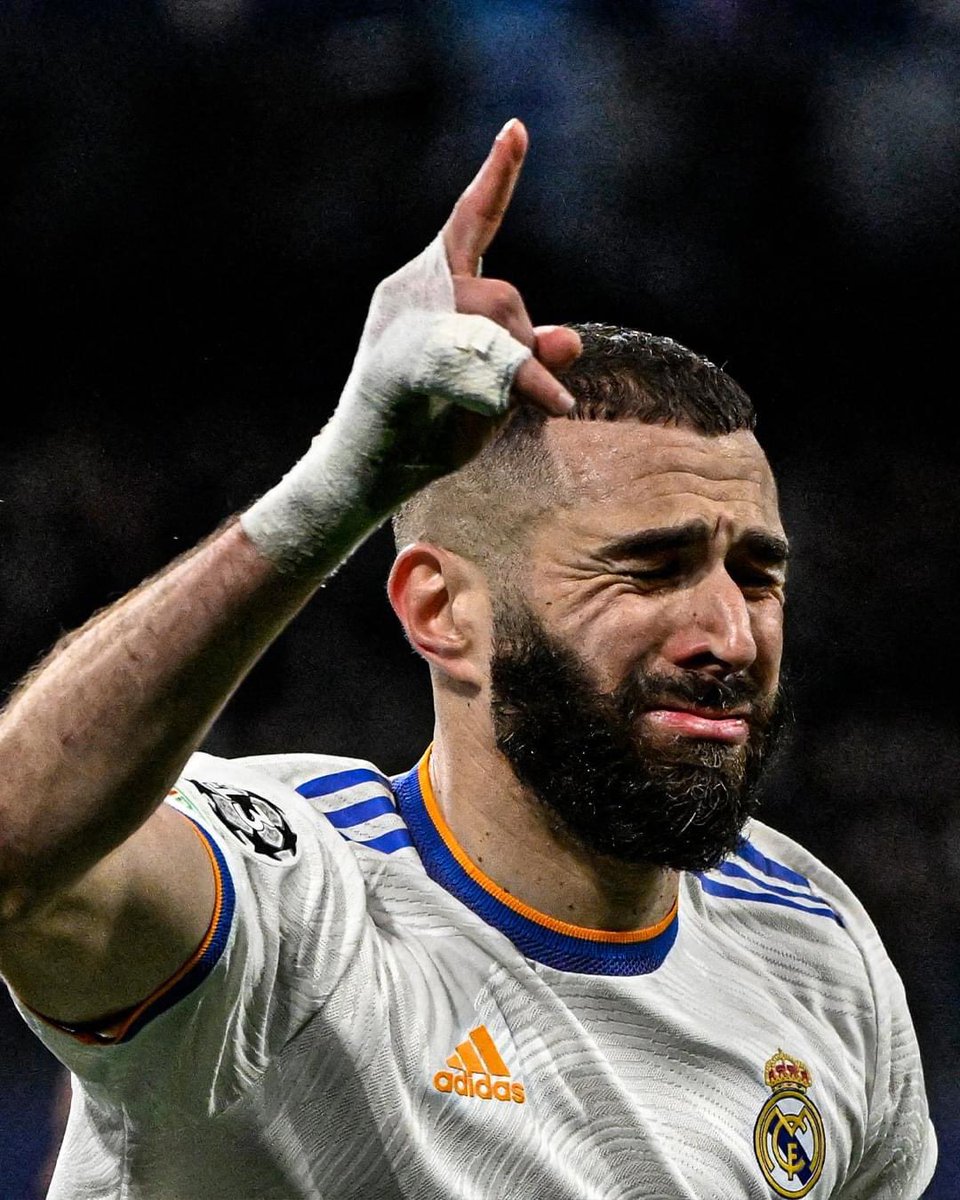 AbdullahiAAfrax's tweet photo. @Benzema after scoring the winner for Real Madrid #LegendRespect❤️ https://t.co/pE2LbPGvPb