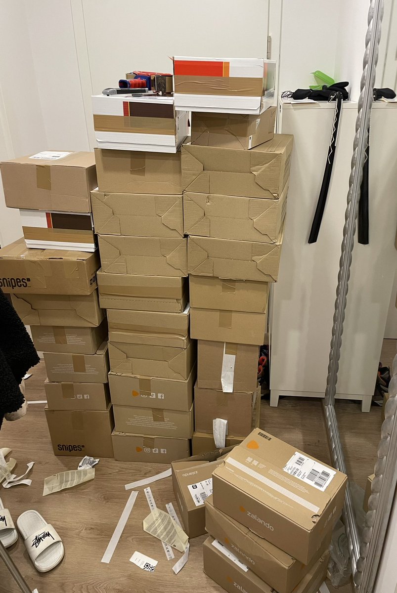 Consistent sales starting slowly again in these dry times… 
Nothing compared to end of last year but we gettin there! 😴

Thx <a href="/RestocksAIO/">RestocksAIO (In-Stock)</a> for managing 
<a href="/satanbricks/">Satanbricks</a> for good calls :))