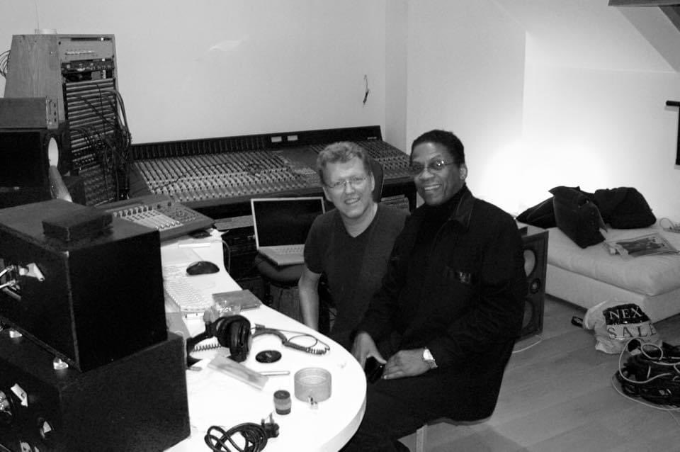 Alan_Branch's tweet photo. @herbiehancock @philip_cheung Happy Birthday @herbiehancock , had the fortunate please of working together several years ago. A great session! https://t.co/slegS5dMKu