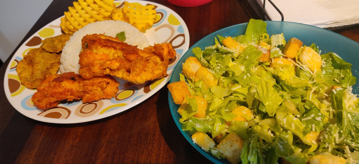 WowDadCooked's tweet photo. #dinner #fishandchips #whiterice #caesarsalad #tostones! #WowDadCooked #chef #notachef #culinaryarts #foodie #foodporn #cooking #food #Homemade #homecooked https://t.co/uY8ch73JxE