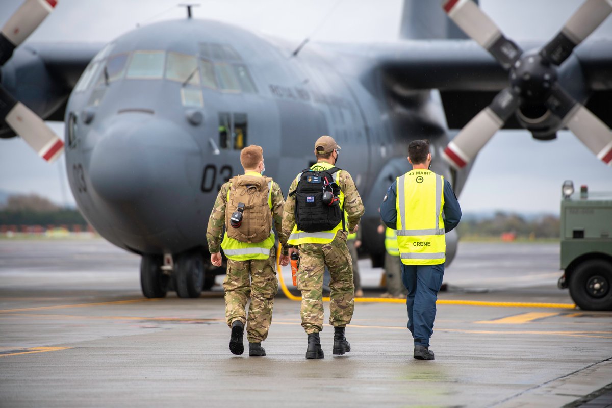 NZAirForce's tweet photo. NEWS 📢Our Hercules aircraft and a crew of nine personnel left #BaseAuckland this morning. They will be transporting donated military aid bound for Ukraine from centres in Europe.
MORE➡️https://t.co/Yz6ZTtSIXp
#NZAirForce #StandWithUkraine https://t.co/5yMZxmDVk5