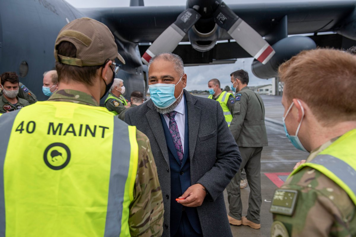 NZAirForce's tweet photo. NEWS 📢Our Hercules aircraft and a crew of nine personnel left #BaseAuckland this morning. They will be transporting donated military aid bound for Ukraine from centres in Europe.
MORE➡️https://t.co/Yz6ZTtSIXp
#NZAirForce #StandWithUkraine https://t.co/5yMZxmDVk5