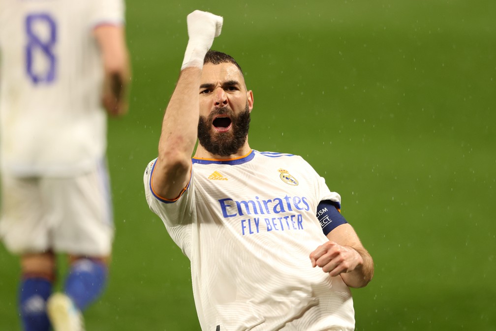FormigaPericles's tweet photo. @realmadrid Recebaaaaa é o cara da luva. Hala Madrid ⚪⚪ https://t.co/pjsT2MgoJj