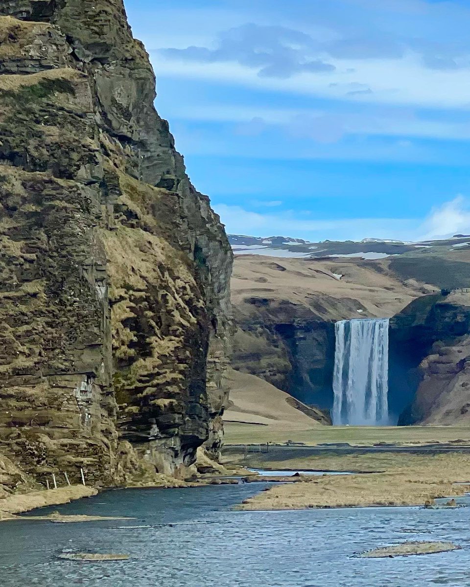 SciencebytheSea's tweet photo. #iceland abounds in #waterfalls, #mountains, #glaciers , #volcanicterrain , and #icebergs ! https://t.co/8qDqve91OH