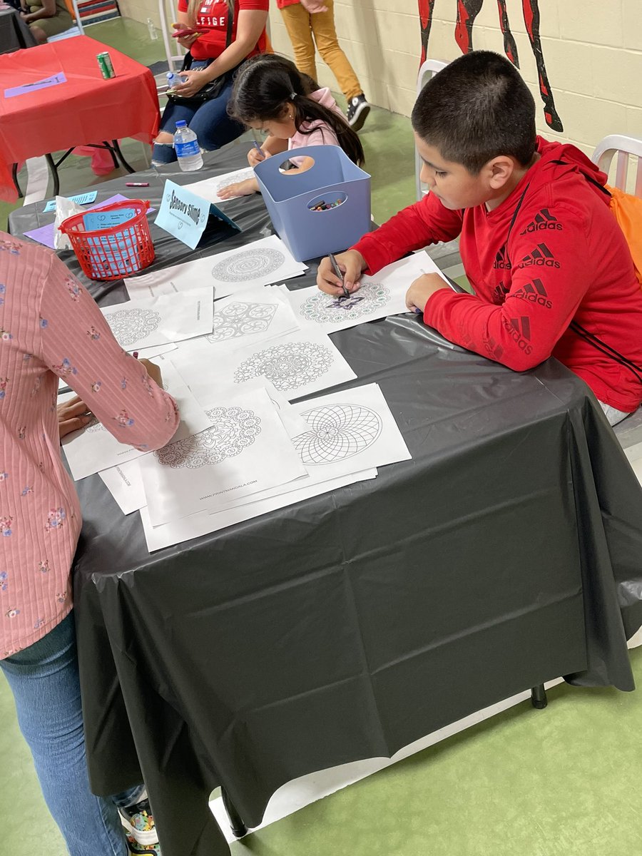 MooreCounselor's tweet photo. Sensory Slime &amp; Mandalas Station!! Social &amp; Emotional Wellness!! @Counseling_AISD @AldineISD #WellnessNight @GoodmanES_AISD #CounselorCorner @GoodmanES_AISD https://t.co/ZXoRXIUnY7