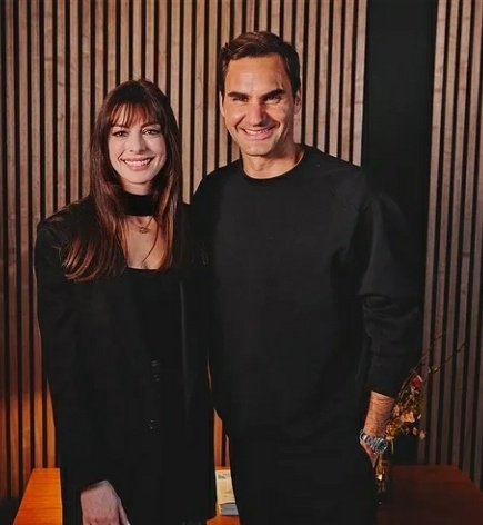 Tiempodetenis1's tweet photo. Probablemente sea el mejor crossover de la historia 🎬♥️🎾

Anne Hattaway y Roger Federer 😍 https://t.co/IkiE37WHTB