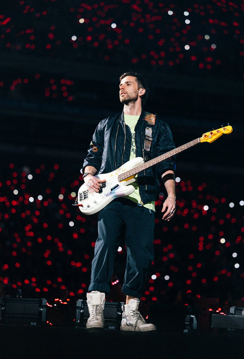 coldplaycl's tweet photo. Felices 44 años a nuestro Bajista @guyberryman 🎉🎉🧡 https://t.co/0nxpr0BLLV
