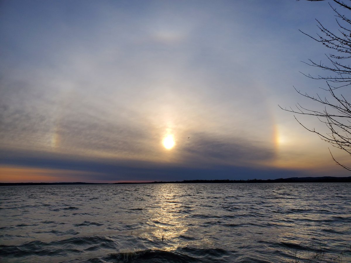 gholeila's tweet photo. @BlacksWeather in the Pontiac this evening over the Ottawa River. https://t.co/CY11t5ypF1
