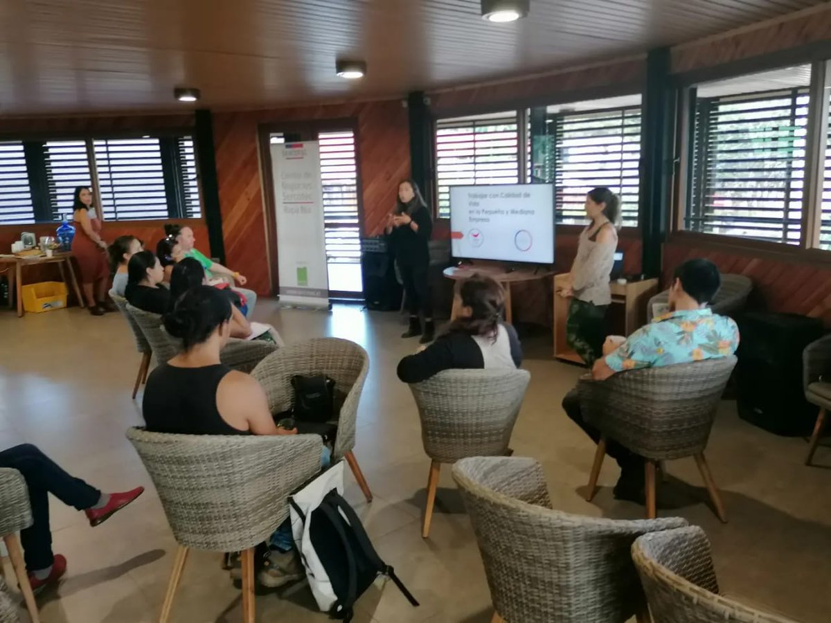 En #RapaNui asesorad@s del #CNSRapaNui conocen sobre los programa de prevencion del consumo en Mipymes de <a href="/Senda_gob/">SENDA</a>