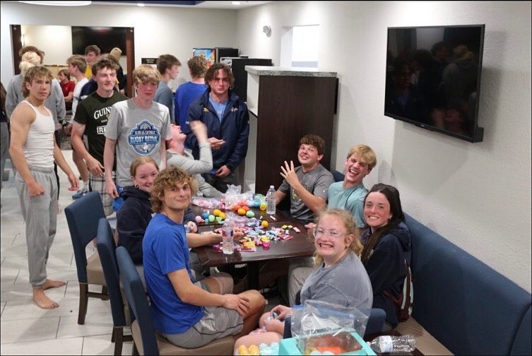 stasaintsrugby's tweet photo. Saints Rugby stuffed eggs with candy on the road in STL!!
Our “Egg My Yard Fundraiser” takes so much work to be a success & we are so thankful for the parents support, coaches help & of course the work force in our team! #EggMyYard #fundraiser https://t.co/NIeJbmEwQI