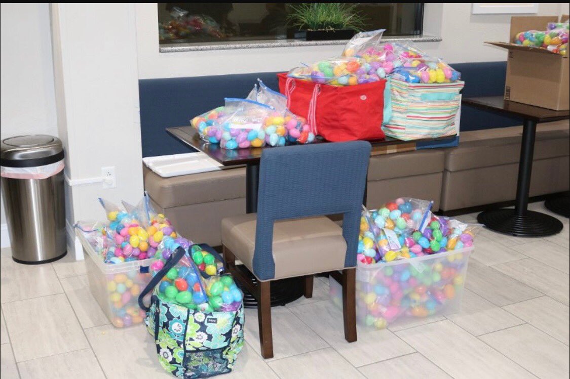 stasaintsrugby's tweet photo. Saints Rugby stuffed eggs with candy on the road in STL!!
Our “Egg My Yard Fundraiser” takes so much work to be a success & we are so thankful for the parents support, coaches help & of course the work force in our team! #EggMyYard #fundraiser https://t.co/NIeJbmEwQI