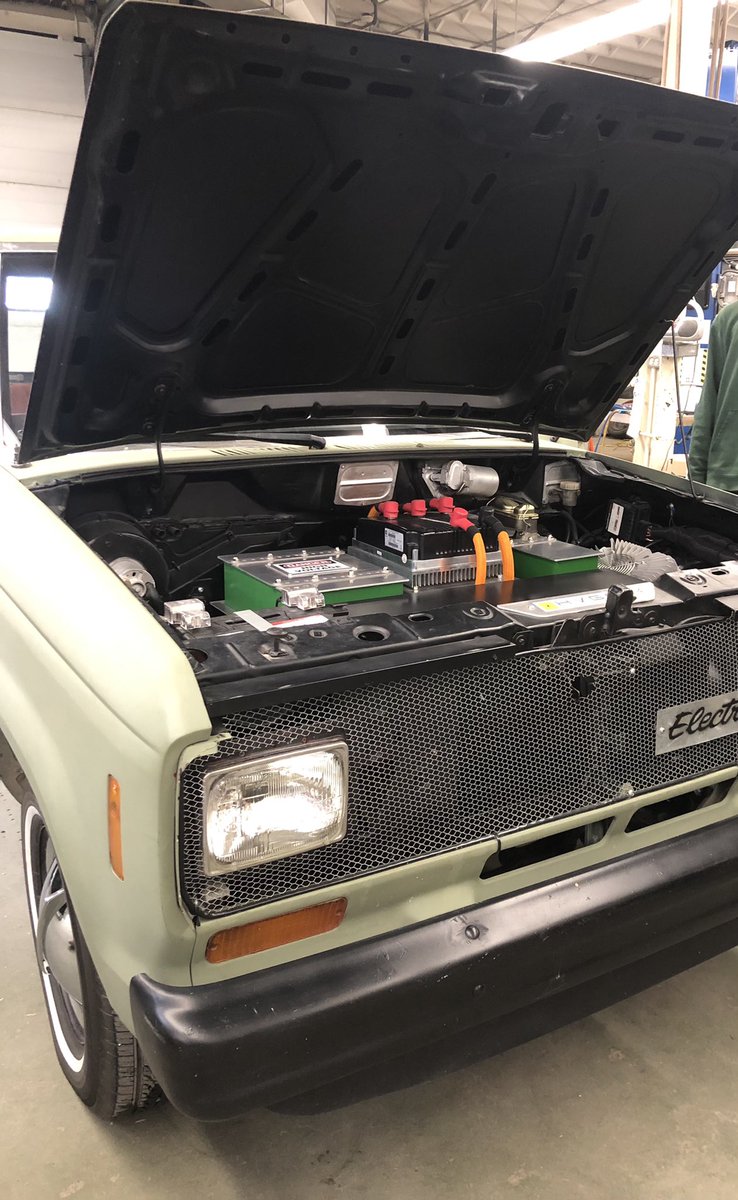TheSuzyLG's tweet photo. Great morning at the Electrifying the Future project kick-off with the students of Crescent Heights High School who will been learning all about #EVs. Grateful to be part of this project. @GreenLearning @ChargePointnet. https://t.co/cCcdYtcJmK