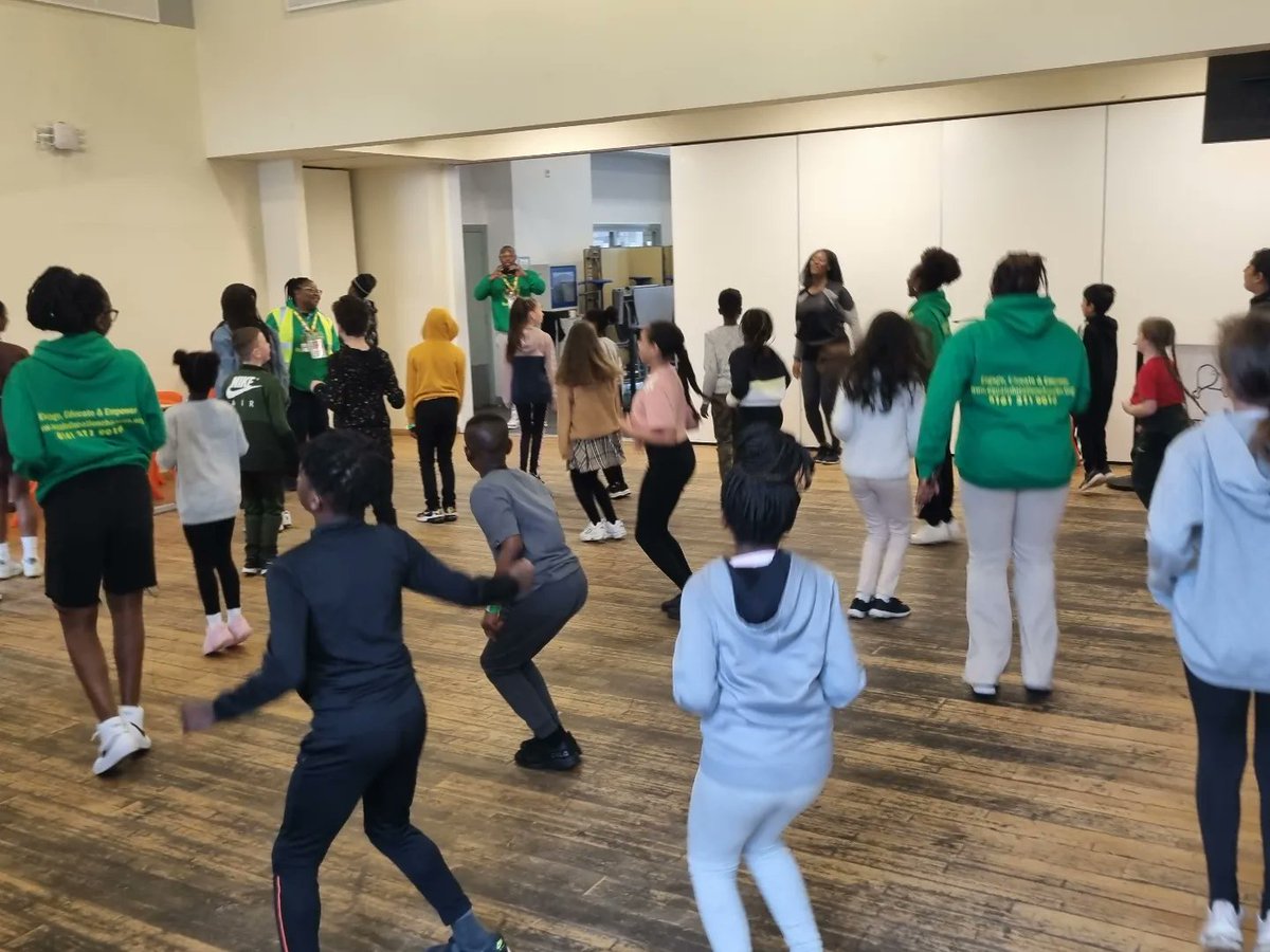 chances_equal's tweet photo. #2022HAF @becomingyouth_
had a lovely & energetic day with Dahlia dance tutor from the MCC
#afrobeat #bollydance
#streetDance
#freestyles
#breakdance
✔
@_SkillsForLife_
@RuthDenton16
@educationgovuk @ManCityCouncil @MCRactive #2022OurYear #HAF2022
For this opportunity. https://t.co/olY05tgqb4
