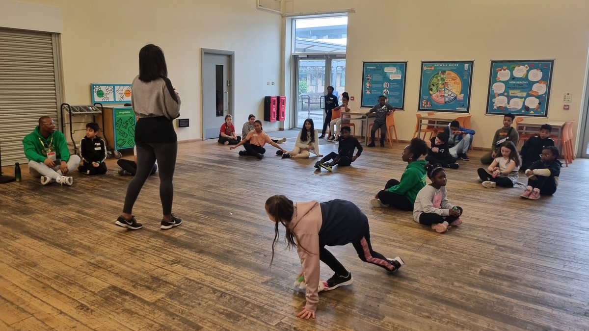chances_equal's tweet photo. #2022HAF @becomingyouth_
had a lovely & energetic day with Dahlia dance tutor from the MCC
#afrobeat #bollydance
#streetDance
#freestyles
#breakdance
✔
@_SkillsForLife_
@RuthDenton16
@educationgovuk @ManCityCouncil @MCRactive #2022OurYear #HAF2022
For this opportunity. https://t.co/olY05tgqb4