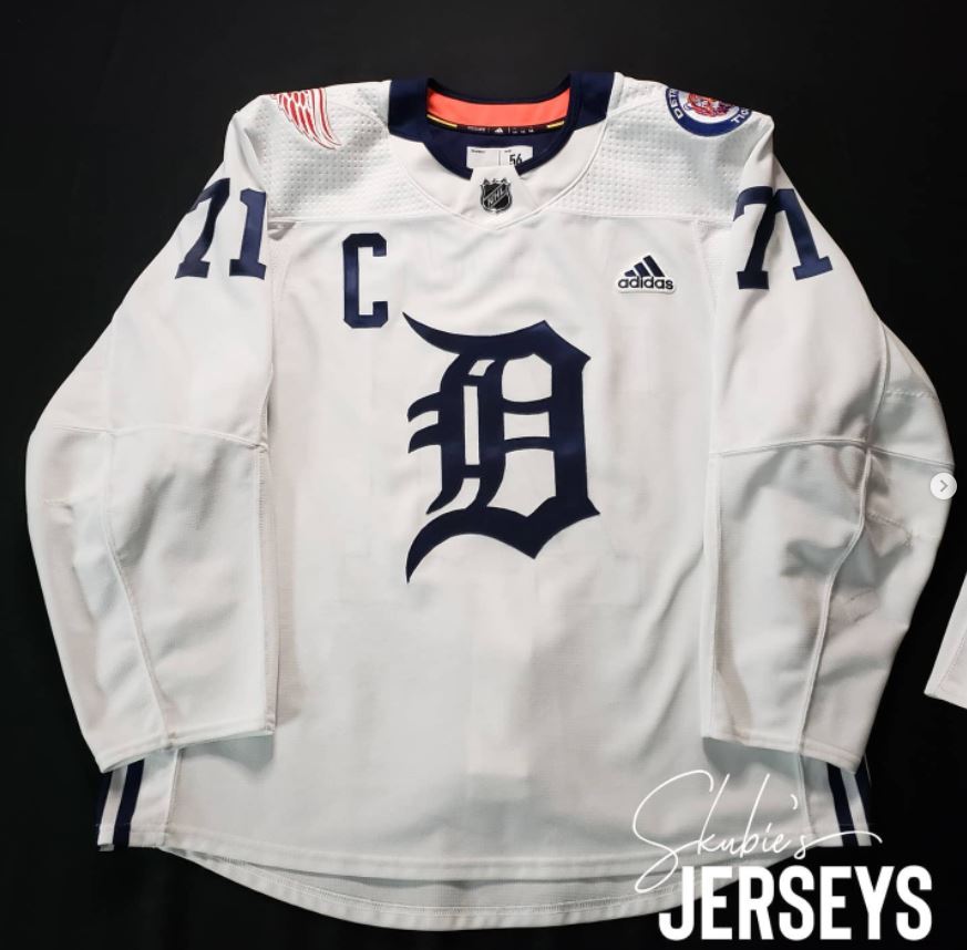 X \ Brad Galli على X: The Anaheim Ducks had an Angels night. Imagine the  Tigers logo on a Red Wings sweater for warmups. 😯