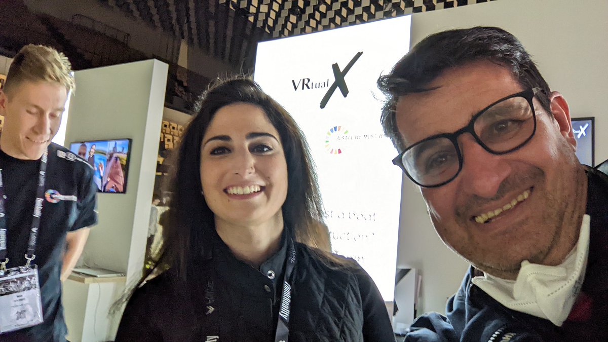 Heute auf @lavalvirtual am @PicoInteractive Stand.
Endlich live mit Susanne von @VRtual_X, die ich die Tage noch in unseren Call  des Konsortium der Dt. Fachverbände gesehen hab.
Und wir durften ein Segelboot besuchen. MERCI und ich verrate nicht mehr.