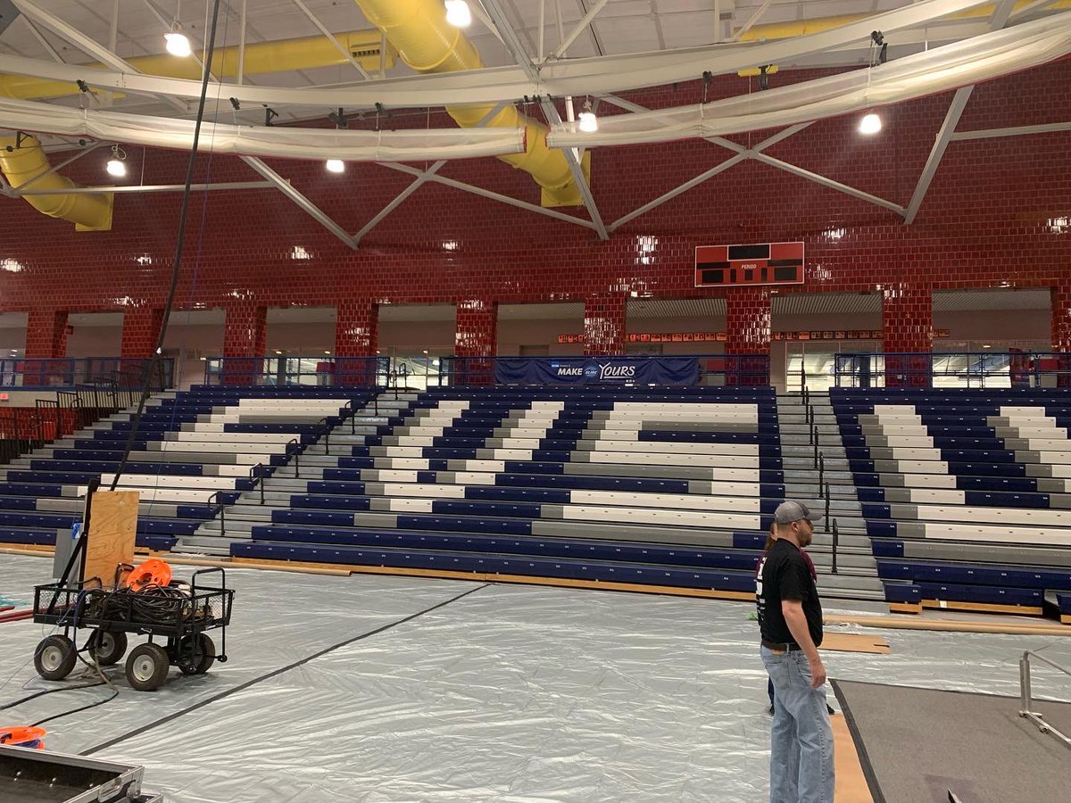 Freeland_5166's tweet photo. States draw ever closer, so it’s important that the team helps set up the event so everything can run smoothly
#FirstRoboticsCompetition #FRC #Robotics #FIRST #FirstRobotics #RapidReact #FRC2022 #RapidReact2022 #FirstInMichigan #Michigan https://t.co/rlhO7SpOTA
