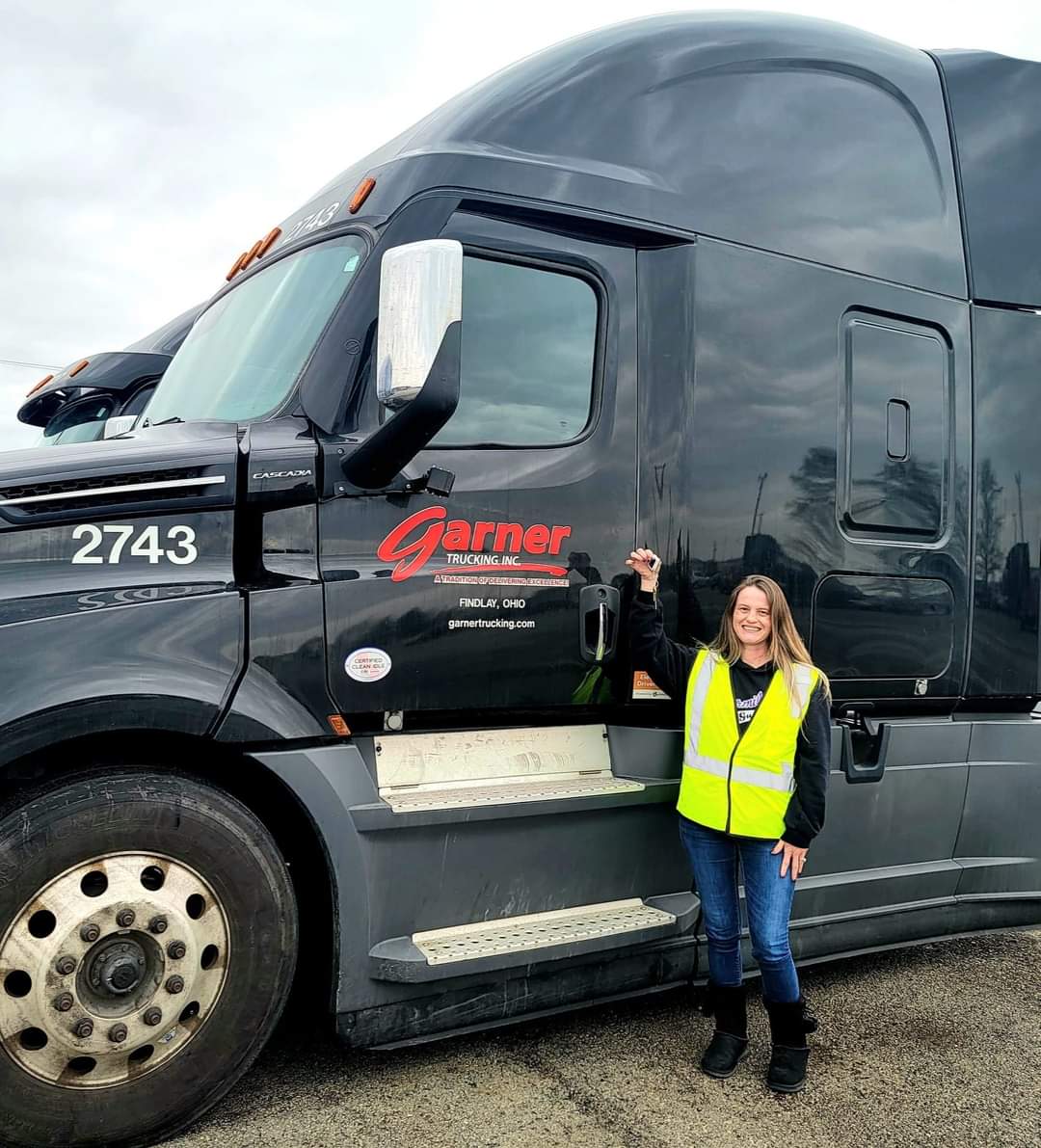 GarnerTrucking's tweet photo. WHOOP, WHOOP! ๐ฅณ Round of applause for our girl, Gwen! ๐ She has officially finished her training, got her keys and is out on her own! Way to go, Gwen! We're so excited to have you on our Garner Team!!
#WomenInTrucking #DriveGarner #GarnerStrong https://t.co/nz286ayRuw