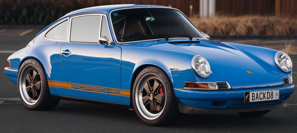 UltimativCars's tweet photo. #Webbs3CC
#SingerVehicles from #California🇺🇸 is specialized into "restomoding" elder #Porsche 911s w/ technology of newer ones.
This 1991 964 #Carrera2 got 993-/996-parts to become the #Singer #Backdate; est. at AUS$220-240k, it's been sold at AUS$242k | $179,500 | 165.000 €. https://t.co/nvzzvncSvI