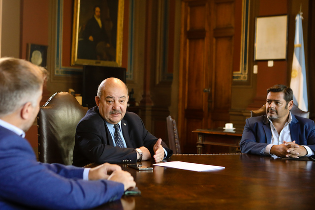 amarchiquita's tweet photo. #BuenosAires #LaPlata #Autopista #Sosa #Arrieta #Tauber #Stiz #Obras
Sosa se reuniรณ con el presidente de la UNLP por la extensiรณn de la autopista Buenos Aires-La Plata
@marcmarchiquita
Mรกs informaciรณn
https://t.co/BR6bz3dnRv https://t.co/JEosjicmc3