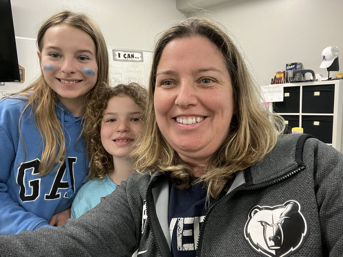 Love that my nieces helped Riverdale support our <a href="/memgrizz/">Memphis Grizzlies</a> #grizzspirit #weareriverdale