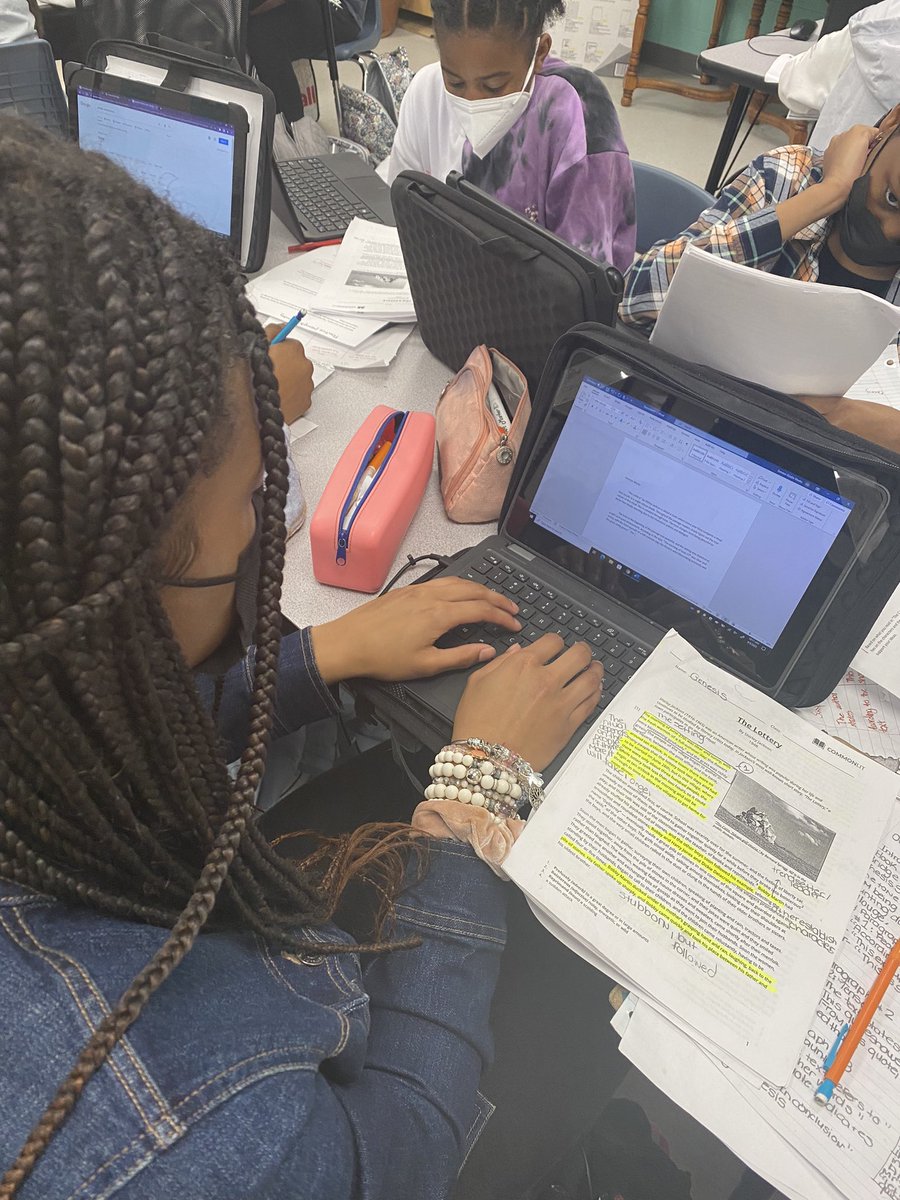 HintonSondra's tweet photo. Week two of our writing Spring Sprint, and my kids are showing out๐ฅSo proud of their hard work! #JaguarPride #litanalysis @TweetDCS_DCMS @DCSeNews https://t.co/AUvg5oKqnI