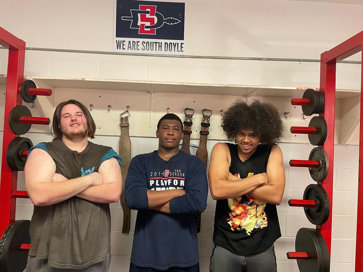 SouthDoyleKeeFB's tweet photo. These dudes WORKED for the W on #CompetitionTuesday today. #LEO https://t.co/4aPV4rotRY