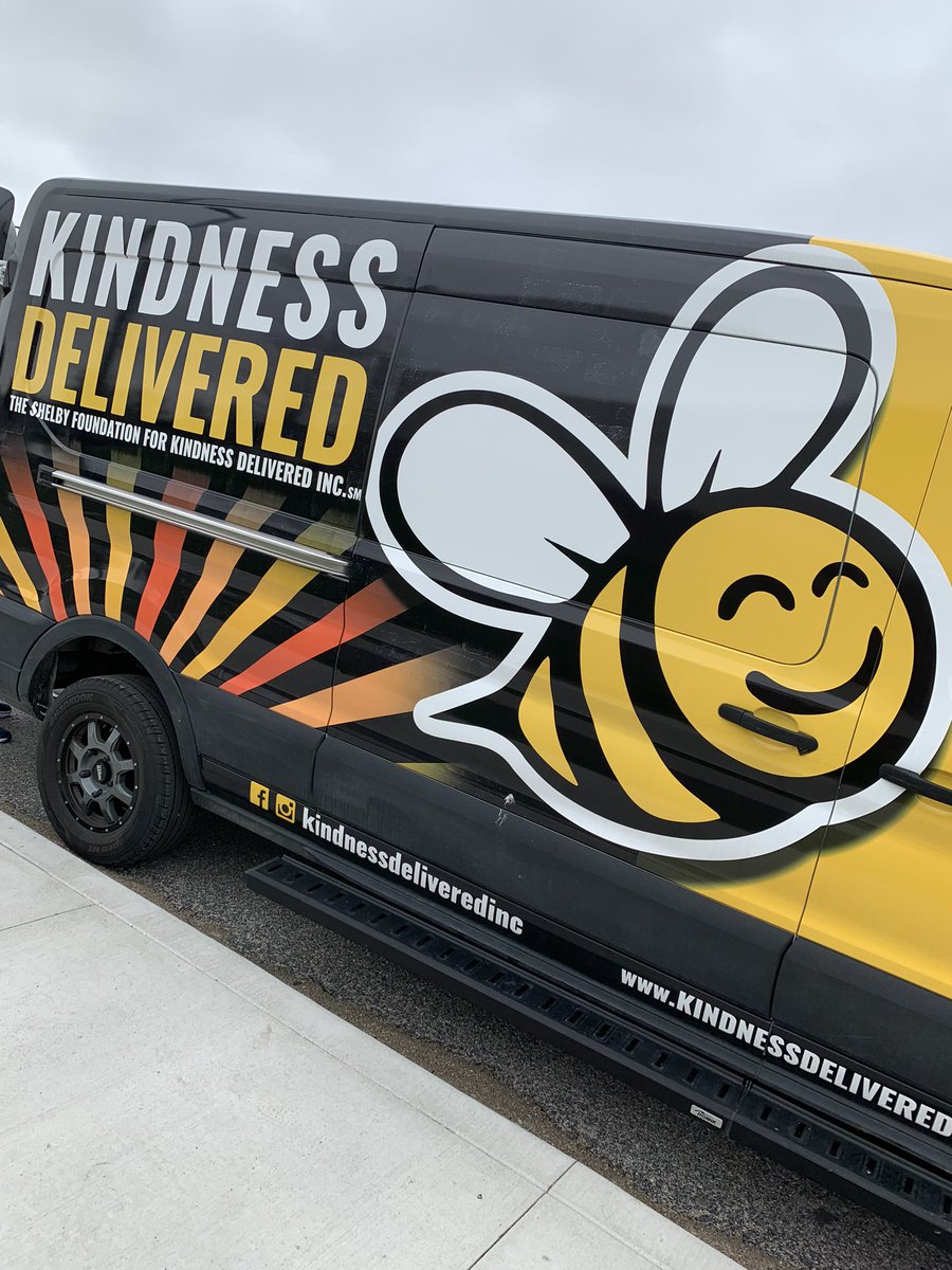 NphsUnified's tweet photo. What a fun way to end practice! Kindness Delivered provided a hotdog picnic and treats for everyone! @NPHSDragons @newpalproud @lv2rdboehm @VoelzJames @nickmitchner https://t.co/rEAa3DfWdi