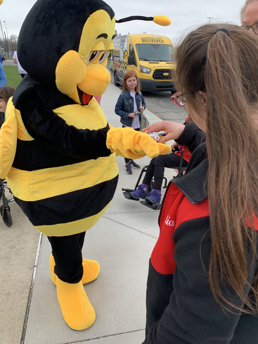 NphsUnified's tweet photo. What a fun way to end practice! Kindness Delivered provided a hotdog picnic and treats for everyone! @NPHSDragons @newpalproud @lv2rdboehm @VoelzJames @nickmitchner https://t.co/rEAa3DfWdi