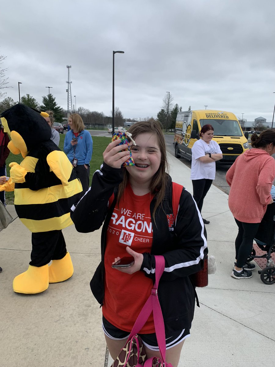 NphsUnified's tweet photo. What a fun way to end practice! Kindness Delivered provided a hotdog picnic and treats for everyone! @NPHSDragons @newpalproud @lv2rdboehm @VoelzJames @nickmitchner https://t.co/rEAa3DfWdi