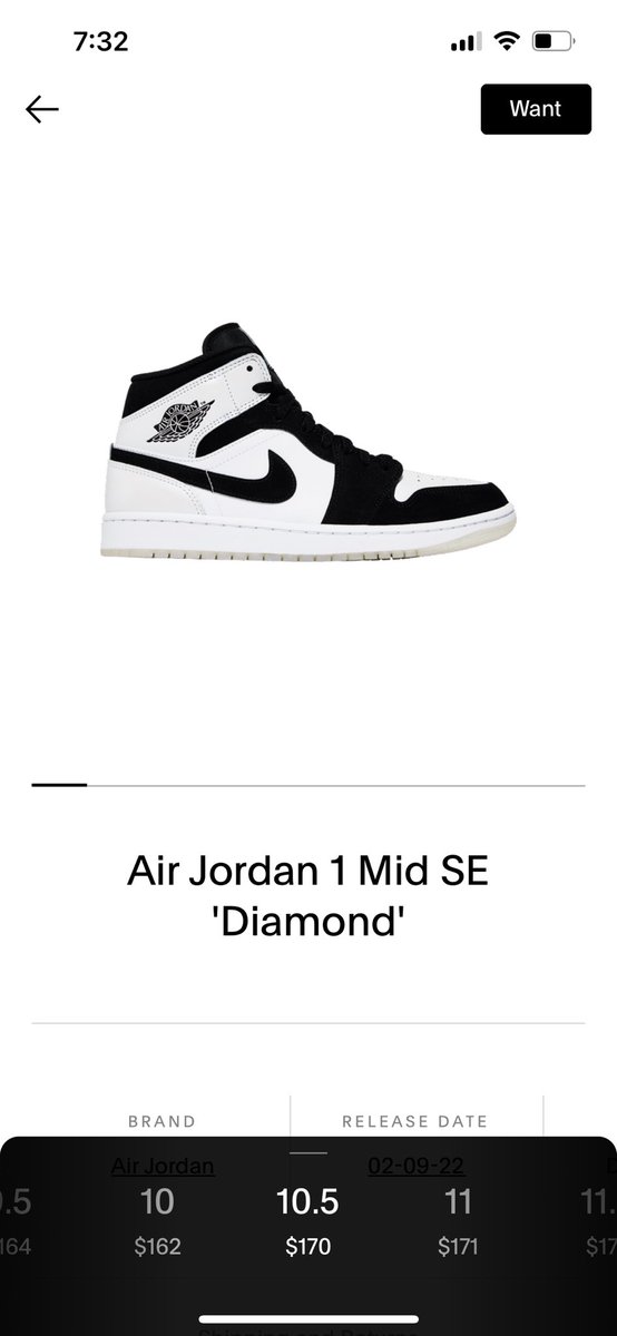 brown_rollin's tweet photo. @JWGBenhead @SOLELINKS @flo1218 I was on GOAT while waiting in line on FL just to be told they were gone. GOAT still has them in stock and the mark up isn’t outrageous https://t.co/ETAVSOd6HN