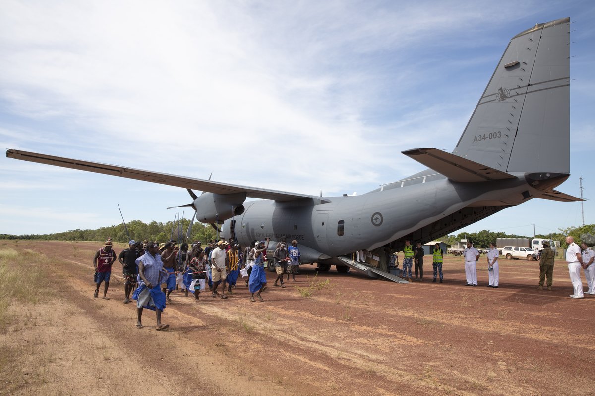 CN_Australia's tweet photo. Great to meet with the Men and Women from @AusAirForce's 35 Squadron and @AustralianArmy's #NORFORCE during my recent visit to the Northern Territory. #AusNavy works collaboratively with our Army and RAAF counterparts to secure and protect this important part of our Nation. https://t.co/CfpREEJLKb
