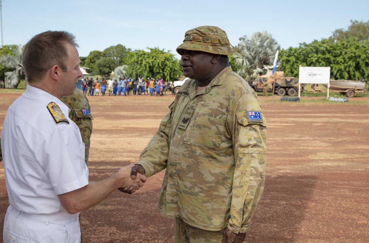 CN_Australia's tweet photo. Great to meet with the Men and Women from @AusAirForce's 35 Squadron and @AustralianArmy's #NORFORCE during my recent visit to the Northern Territory. #AusNavy works collaboratively with our Army and RAAF counterparts to secure and protect this important part of our Nation. https://t.co/CfpREEJLKb