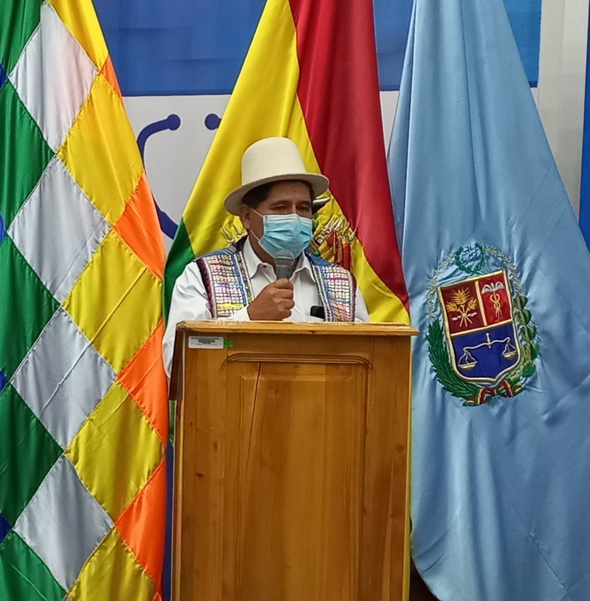 HSanchezOficial's tweet photo. Hoy firmamos un convenio entre el Fondo Nacional de Desarrollo Regional, FNDR y la Gobernación para garantizar un fideicomiso de más de 16 millones de bolivianos para la ejecución de proyectos de agua para riego en #Tiraque, #Omereque y #Raqaypampa.
#UnirTrabajarCrecer https://t.co/VrgsoMkilq