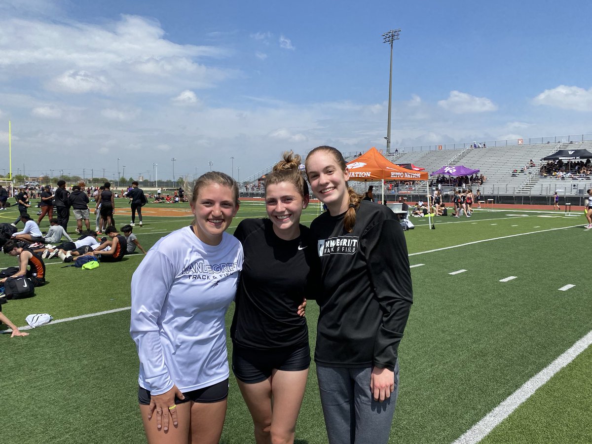 vandytrack's tweet photo. Triple and long jump success!  Nico 5th in TJ!  Avery District Champion in the long  and triple jump! https://t.co/eRfQ3gfWoe