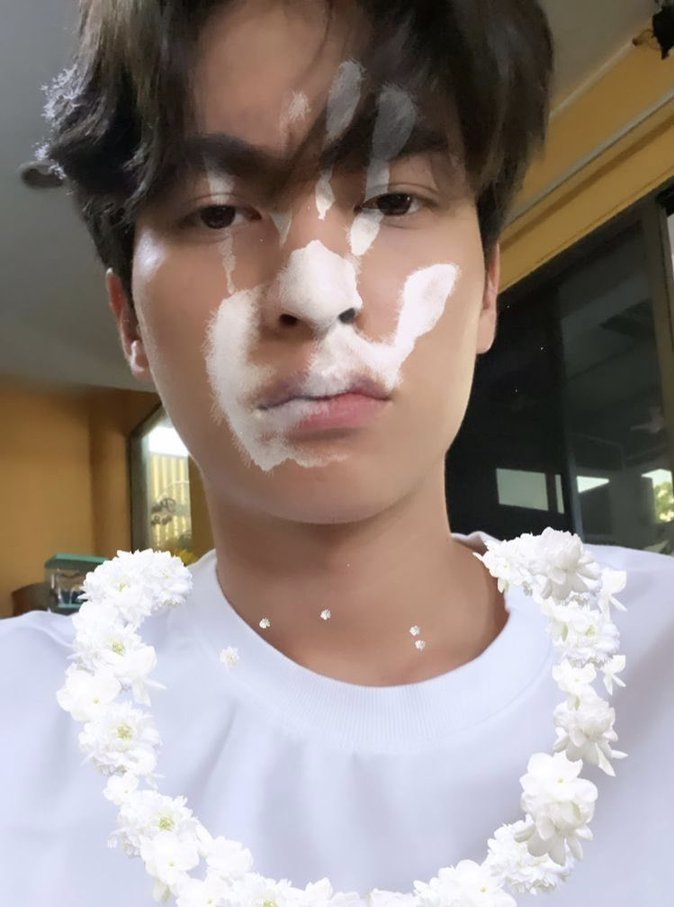 MayAung15's tweet image. Gulf morning..
Happy Songkran..
Enjoy your holidays.

GULF KANAWUT
@gulfkanawut #GulfKanawut #PhiBalls 
#ลูกบอลของคุณบิ๊กกลัฟ
#กลัฟคณาวุฒิ