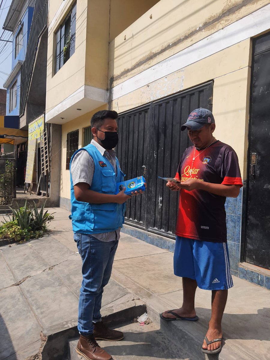Barrio_Seguro's tweet photo. Con el objetivo de difundir📣el trabajo de #BarrioSeguro y para invitar a los vecinos a conformar una #JuntaVecinal, #BarrioSeguro Santa María #SJL y la Oficina de Participación Ciudadana @PoliciaPeru #CantoRey realizaron un tocapuertas ✊🏽🚪 en esa jurisdicción. https://t.co/OMvEGJWtGa